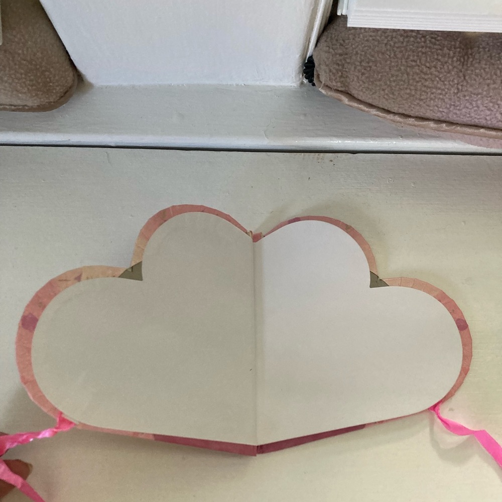 Never used heart shape blank page notebook - Picture 3 of 4